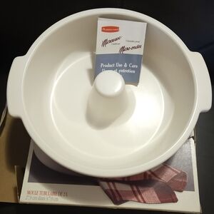 Rubbermaid Classic White Microwave Bakeware